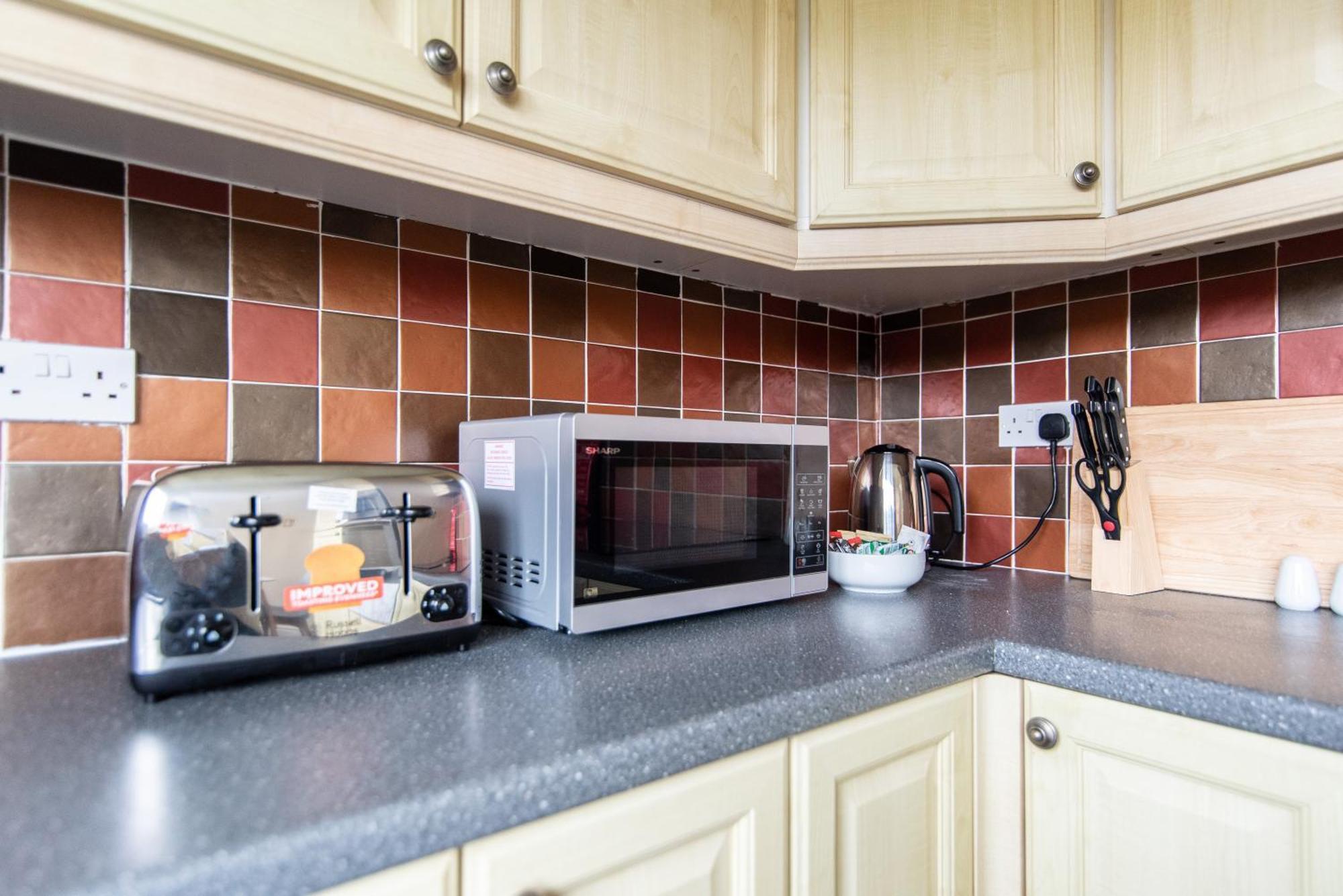 3 Bed Apartment - Perfect For Contractors Near Liverpool Airport Hale  Extérieur photo