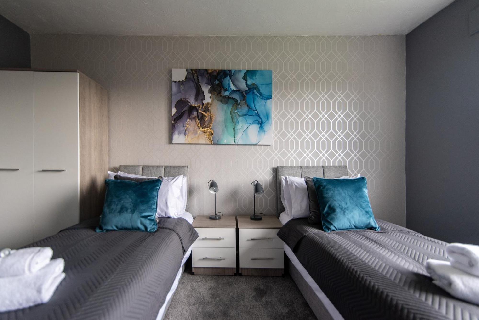 3 Bed Apartment - Perfect For Contractors Near Liverpool Airport Hale  Extérieur photo