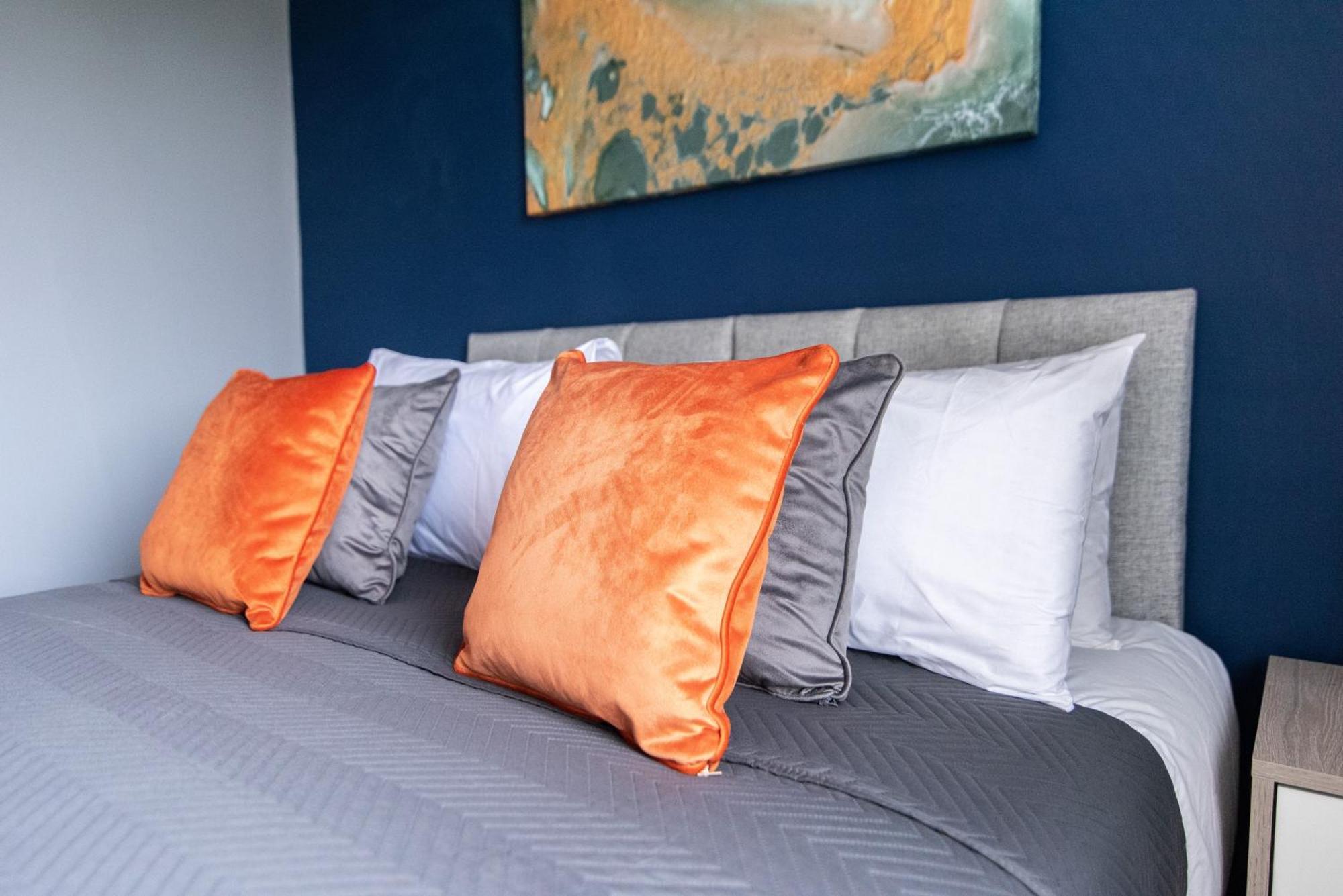 3 Bed Apartment - Perfect For Contractors Near Liverpool Airport Hale  Extérieur photo