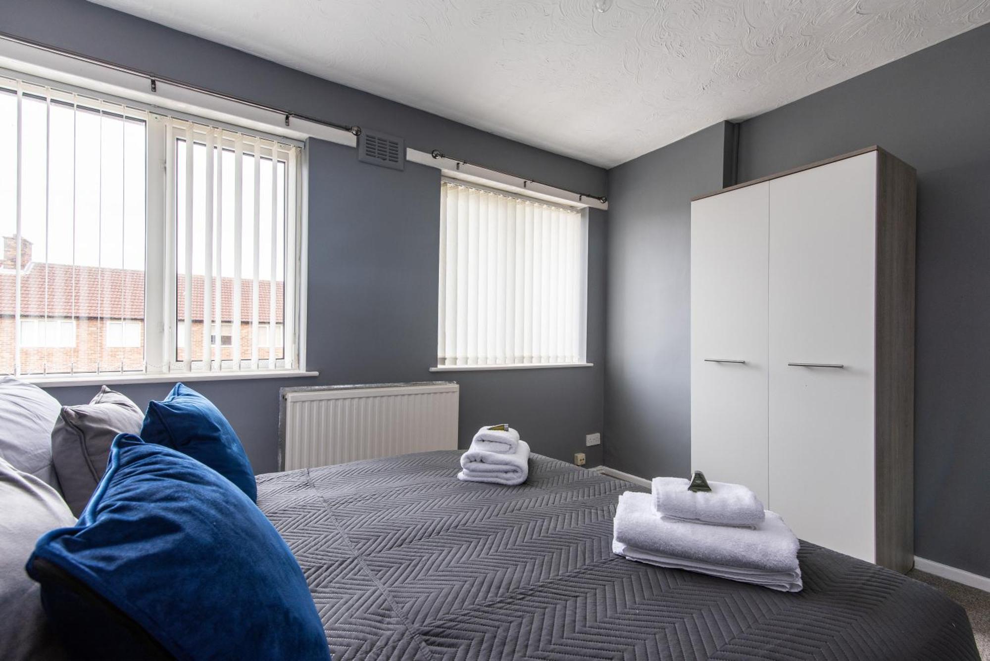 3 Bed Apartment - Perfect For Contractors Near Liverpool Airport Hale  Extérieur photo