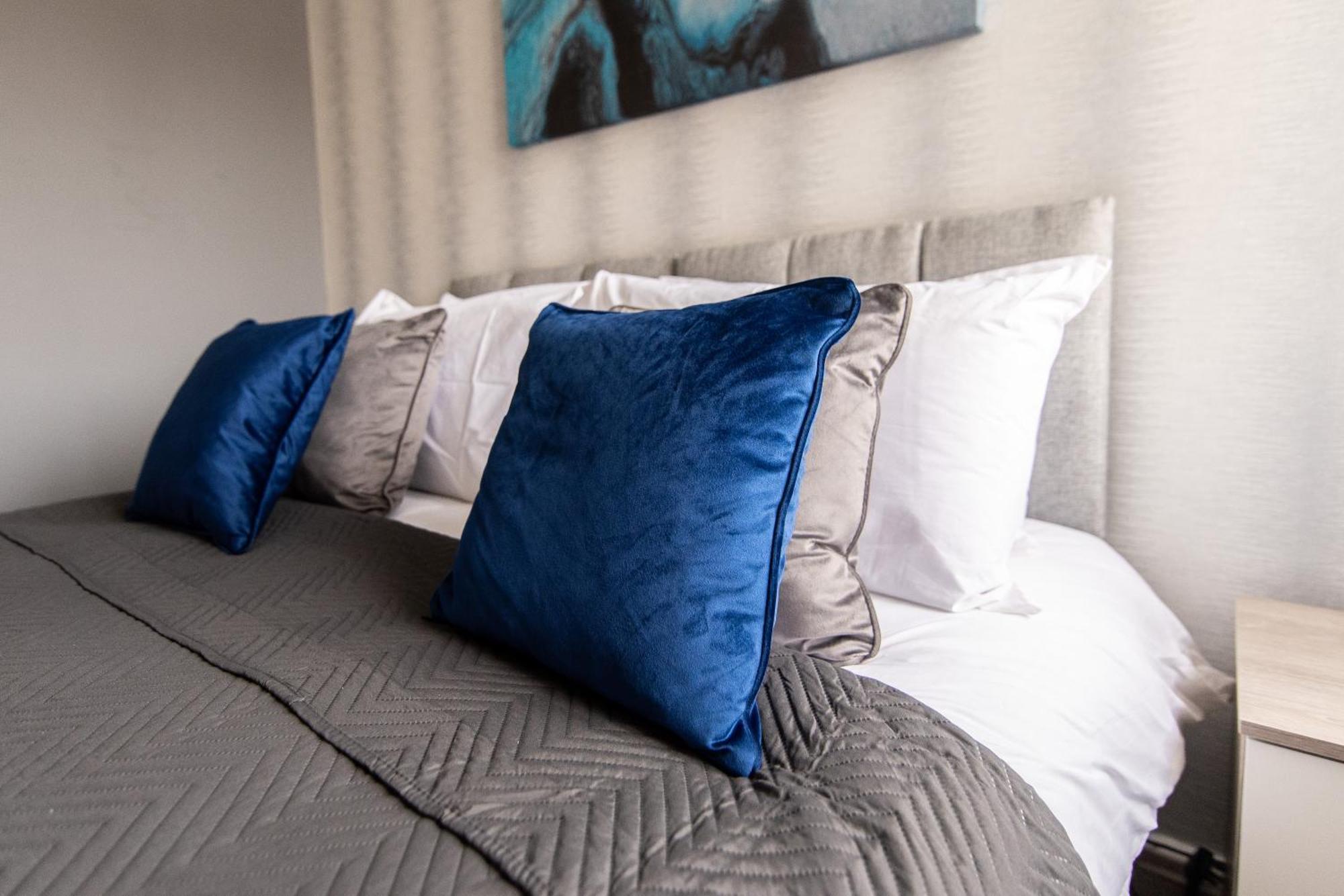 3 Bed Apartment - Perfect For Contractors Near Liverpool Airport Hale  Extérieur photo