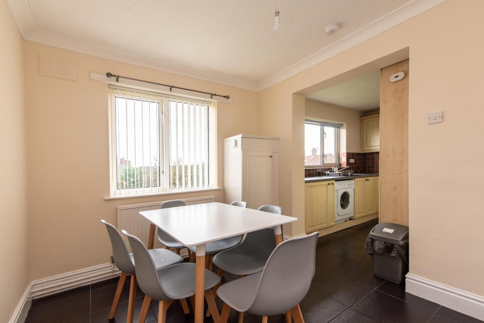 3 Bed Apartment - Perfect For Contractors Near Liverpool Airport Hale  Extérieur photo