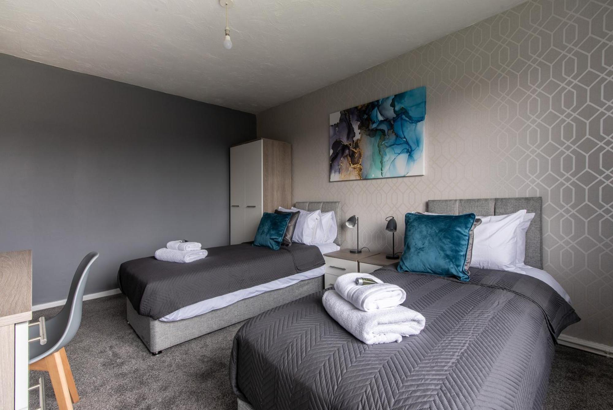3 Bed Apartment - Perfect For Contractors Near Liverpool Airport Hale  Extérieur photo