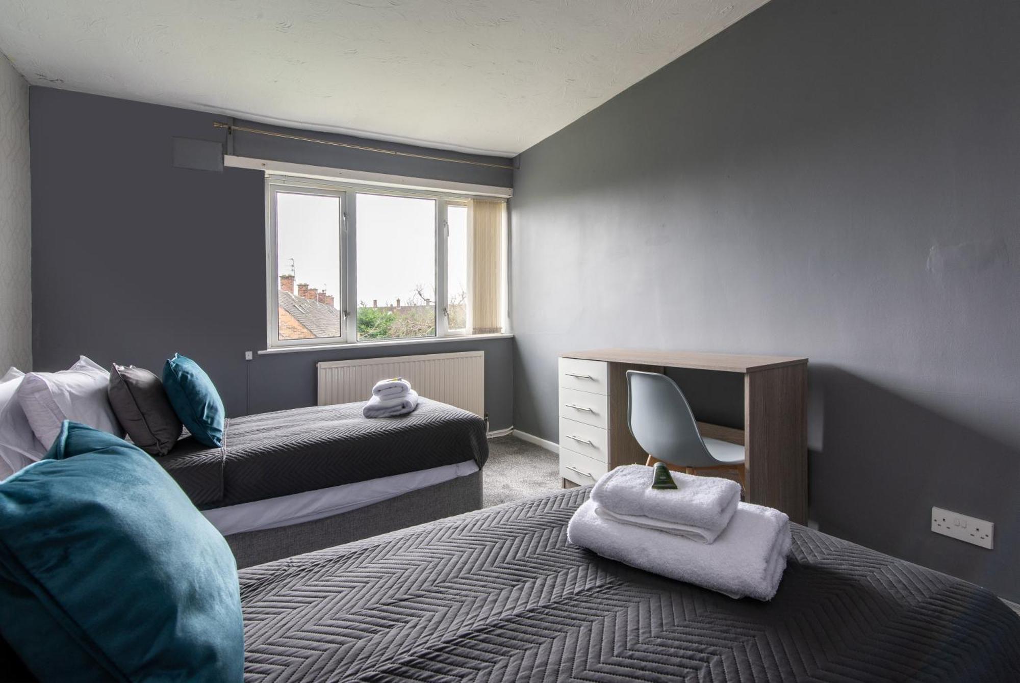 3 Bed Apartment - Perfect For Contractors Near Liverpool Airport Hale  Extérieur photo
