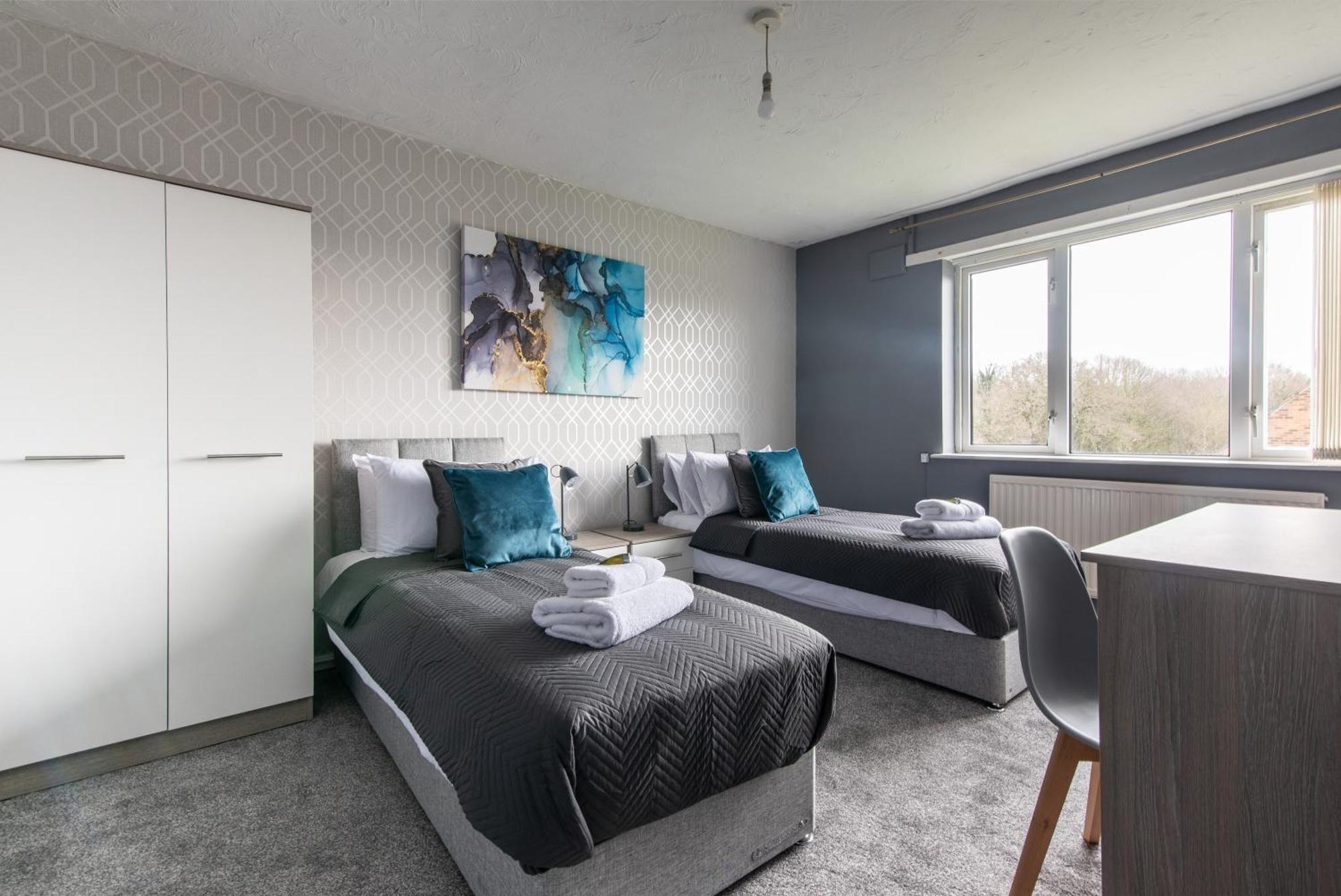 3 Bed Apartment - Perfect For Contractors Near Liverpool Airport Hale  Extérieur photo