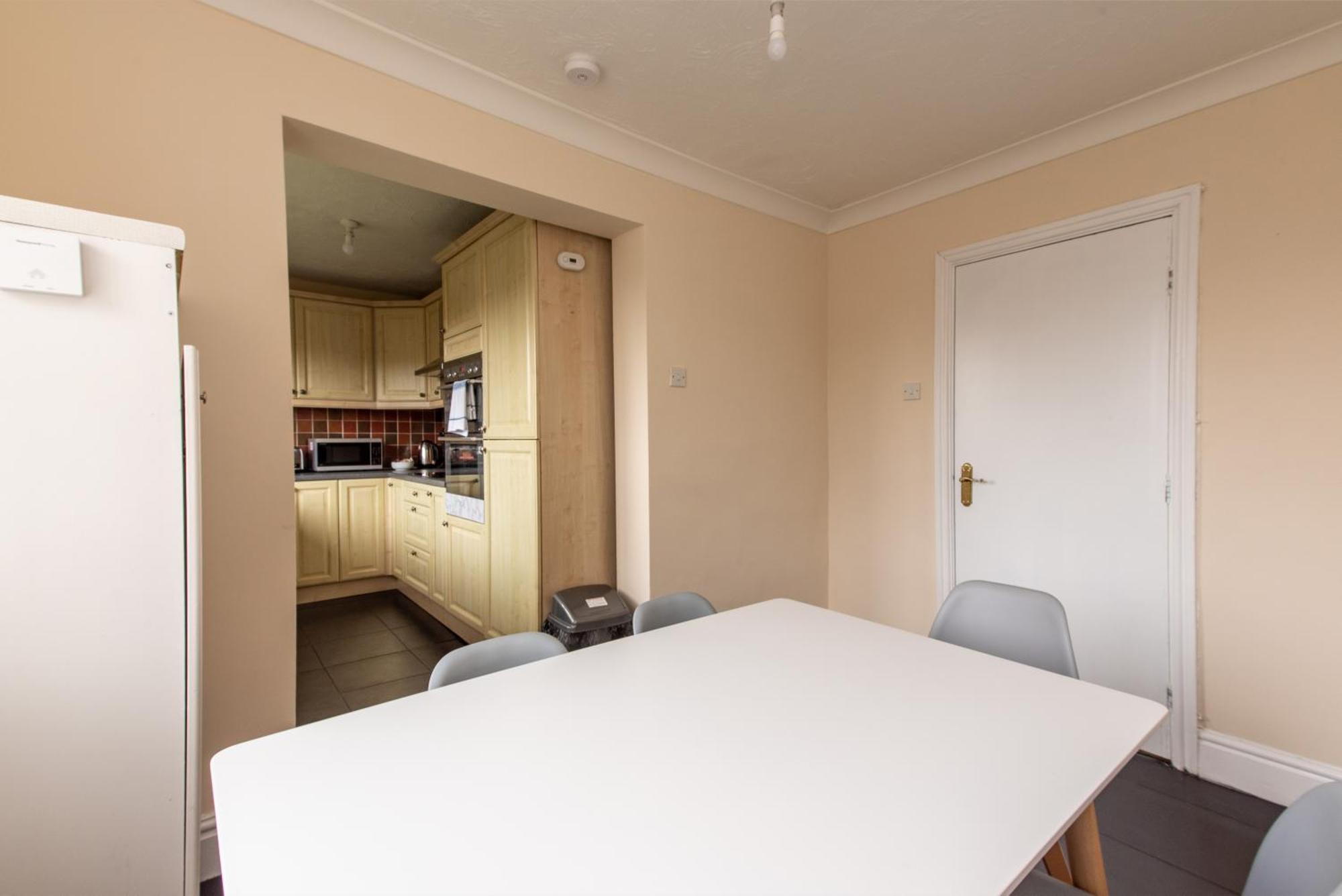 3 Bed Apartment - Perfect For Contractors Near Liverpool Airport Hale  Extérieur photo