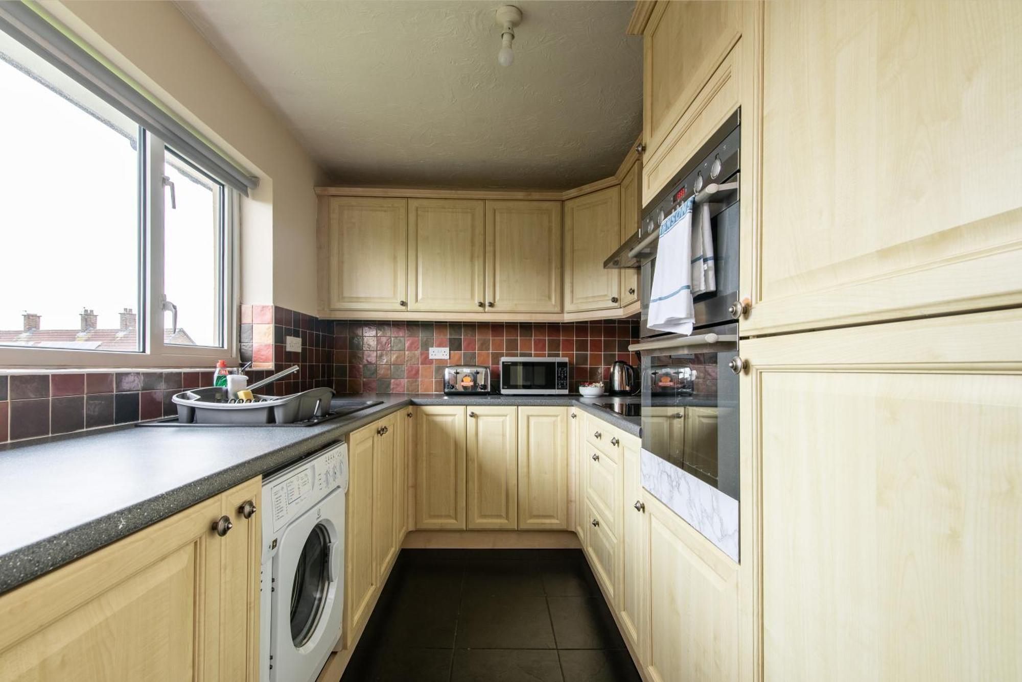 3 Bed Apartment - Perfect For Contractors Near Liverpool Airport Hale  Extérieur photo